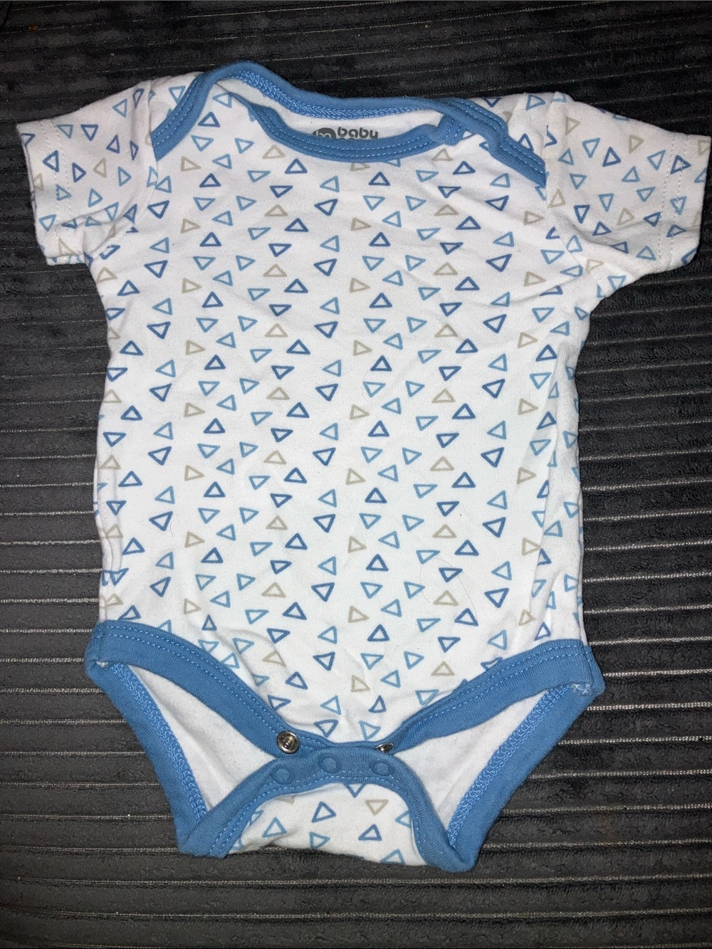 6/$15 Baby Gear White Onesie with Blue Trim and Triangle Print